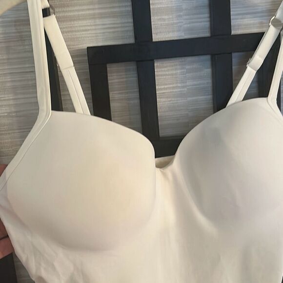 Hanro Cream off white bra camisole 36c - Picture 2 of 4